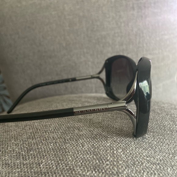 BURBERRY sunglasses